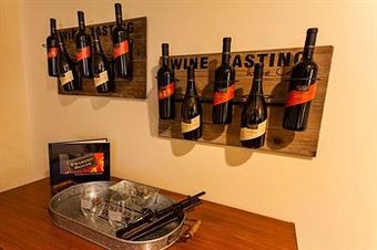 Posada The Vendange Carmel Inn & Suites