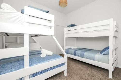 Dunescape 4br With Nbn And Sea Views