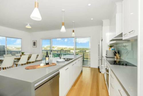 Dunescape 4br With Nbn And Sea Views
