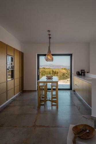 Mikri Sorriso Luxurious Villa On The Beach