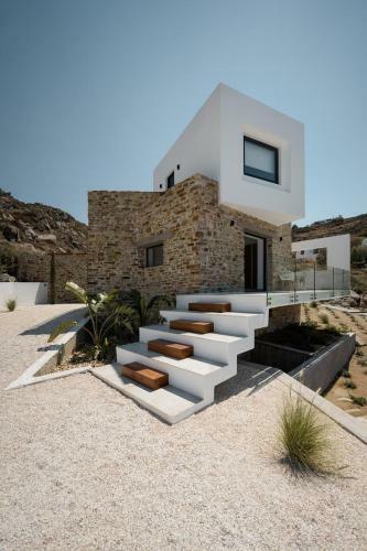 Mikri Sorriso Luxurious Villa On The Beach