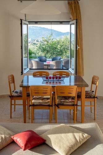 Cheerful 2 Bedroom Villa With Garden