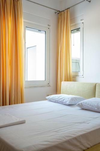 Cheerful 2 Bedroom Villa With Garden