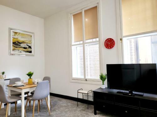 Remarkable 2-bed Apartment In Huddersfield
