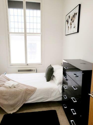 Remarkable 2-bed Apartment In Huddersfield