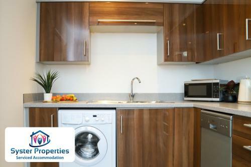 Watkin Heights- 5 Bed Lovely Home/ Groups/work /families