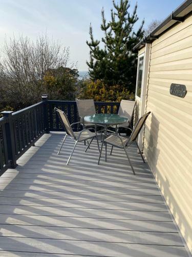 Lovely 2-bed Water Park Caravan Apartment