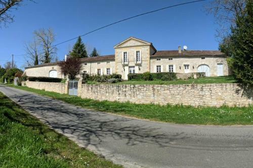 Stunning 7-bed Vineyard Masters House In Dieulivol