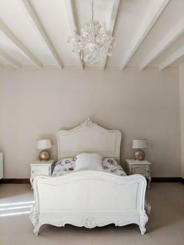 Stunning 7-bed Vineyard Masters House In Dieulivol