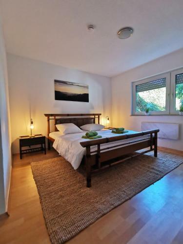 Cozy Apartment Mit Sonnenterrasse, Ofen & Netflix