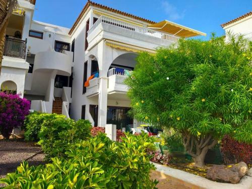 Apartment With Sunny Terrace And Swimming Pool