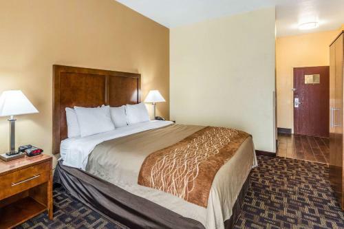 Hotel Baymont Inn & Suites - North Aurora