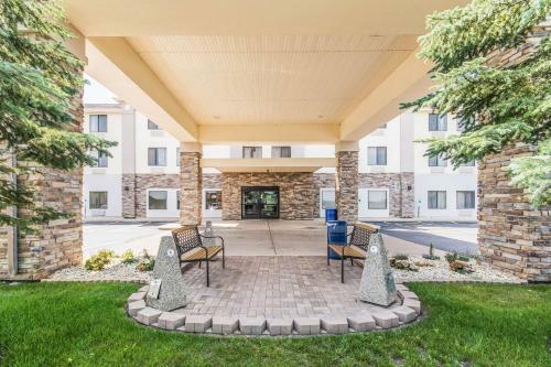 Hotel Baymont Inn & Suites - North Aurora