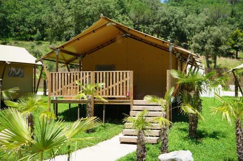 Can Bora Lodges