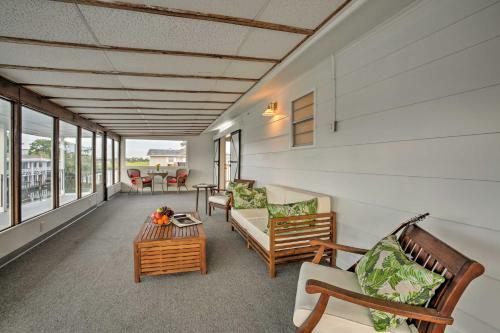 Waterfront Slidell Home On Bayou With Dock And Tie Up!