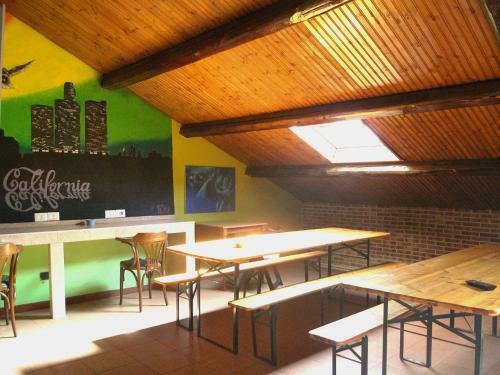 Hostel California