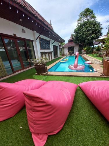 7-bedroom Pool Villa Pattaya, Pool Table, Bbq.