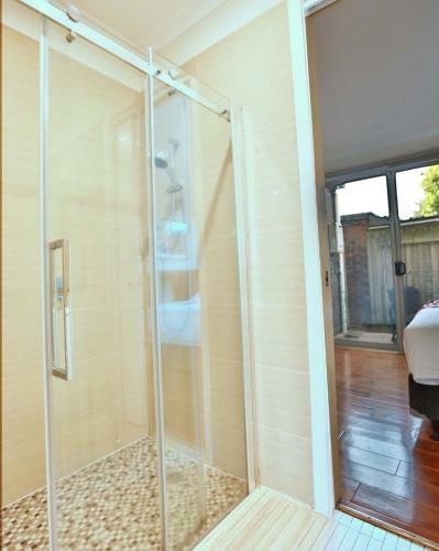 Luxury And Thoughtful Townhouse In Box Hill