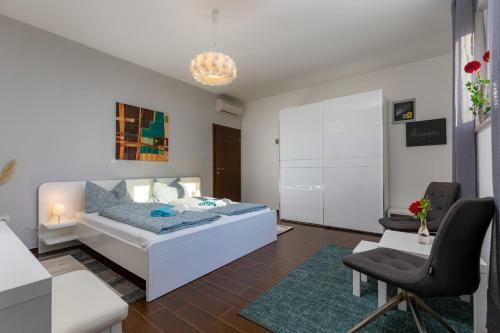 Villa Holiday House With Pool Near Rovinj