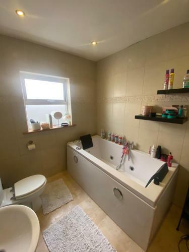 Town Villa With Charming Garden & Bbq Area