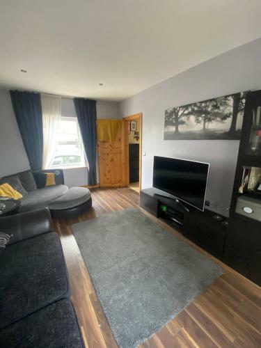 Town Villa With Charming Garden & Bbq Area