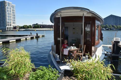 Houseboat Ms Rhy Blitz