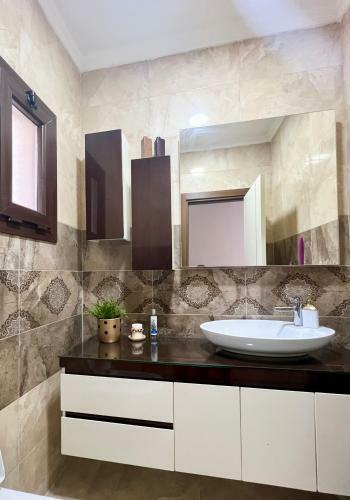 �e?me Luxurious Villa With Pool Directly By The Sea