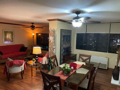 Apartamento Centrally Located Condo 2 Bedroom And Office Space