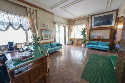 Frank Hotel