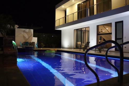 Villa Hermosa Casa Con Piscina Y Jacuzzi Privado