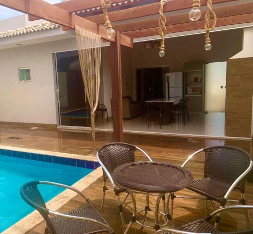 Casa Com Piscina E Duas Su�tes Perto Do Parque Lagoa Quente