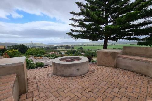 Beautiful And Modern 4 Bedroom 2 Bathroom House