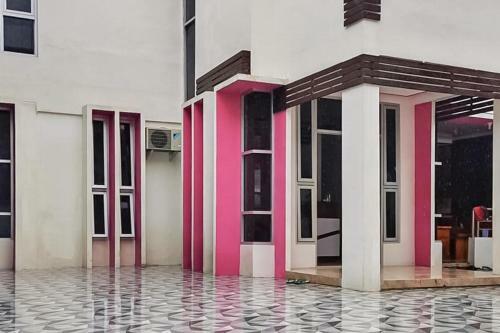 Hotel Reddoorz Plus @ Taman Madiun