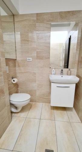 Luxurious Azure Apartment Near Palas Mall
