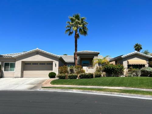 Art Lover's Paradise In Rancho Mirage!
