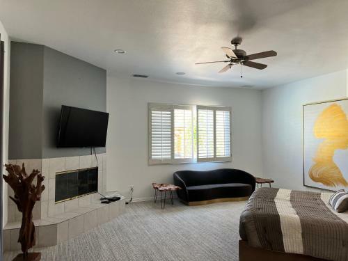Art Lover's Paradise In Rancho Mirage!