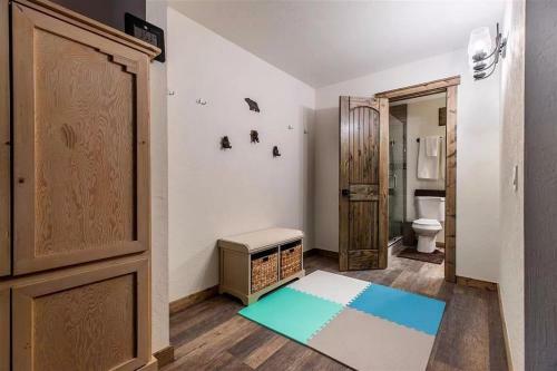 #487 - Newly Remodeled Mammoth Condo - Spa & Pool