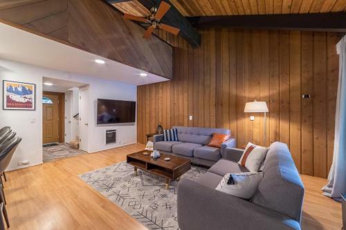 #525 Walk To Golf Course, Midtown, Stunning Condo