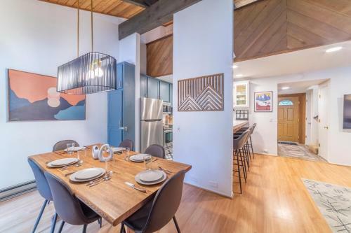 #525 Walk To Golf Course, Midtown, Stunning Condo