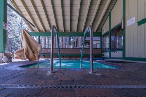 #525 Walk To Golf Course, Midtown, Stunning Condo