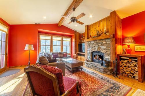 #533- Snowcreek Old Western Style Townhome