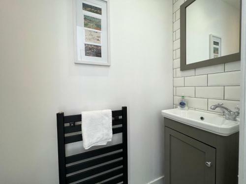 Dragonfly - Hot Tub Luxury Two Bedroom Cottage