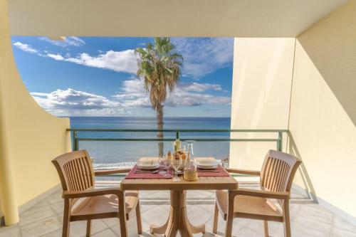 Delightful Ocean Front Escape Atlantic Gardens Apart 414