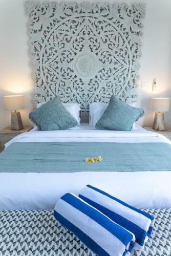 Villa Hakem Elegant And Modern 4 Bedrooms Villa Pool View
