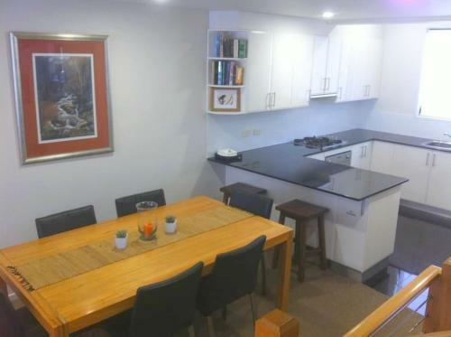 Luxury Woodridge 2-bedroom Apartment