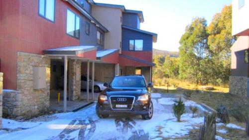 Luxury Woodridge 2-bedroom Apartment
