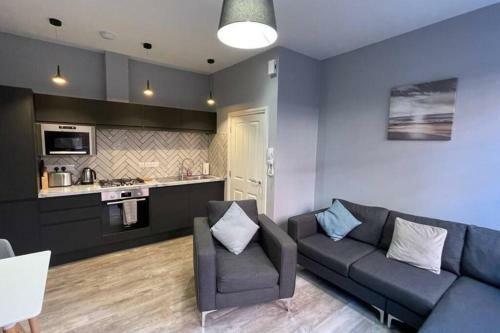 Two Bed Apartment In An Ideal Location With Parking