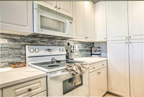 Apartamento Burnt Store Marina Condo With Community Pool!