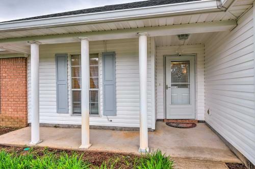 Single-story Home With Patio, 5 Mi To Beach!