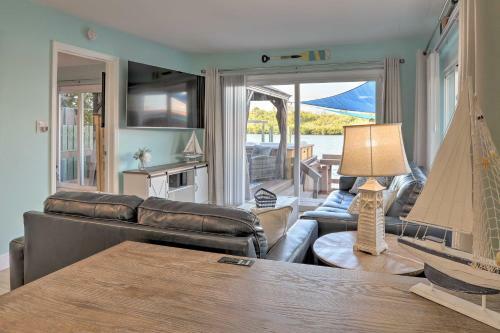 Waterfront Oasis With Views, Dock And Hot Tub!